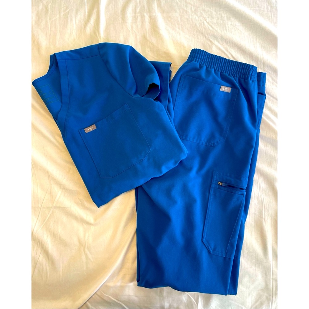 Figs scrubs. Top: M Pants: M/Tall